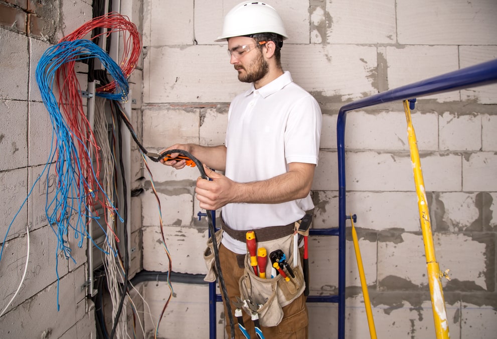 How Electrician Supply Staff Can Help Improve Workplace Safety for Companies