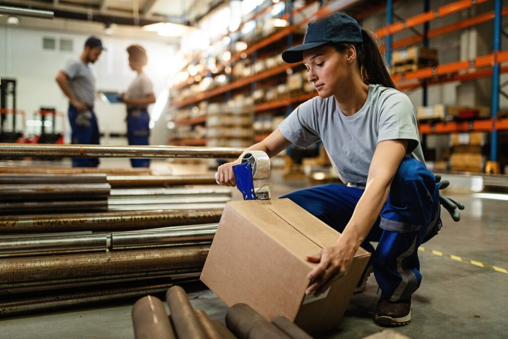 How to Choose the Right Packaging Staff in Abu Dhabi