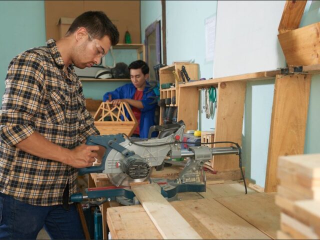 Why Experience Matters When Choosing Carpenter Suppliers in Abu Dhabi